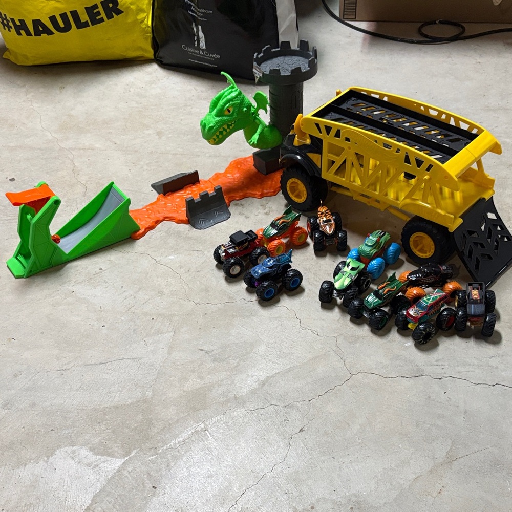 Monster Truck Playset with Dragon Trick Track